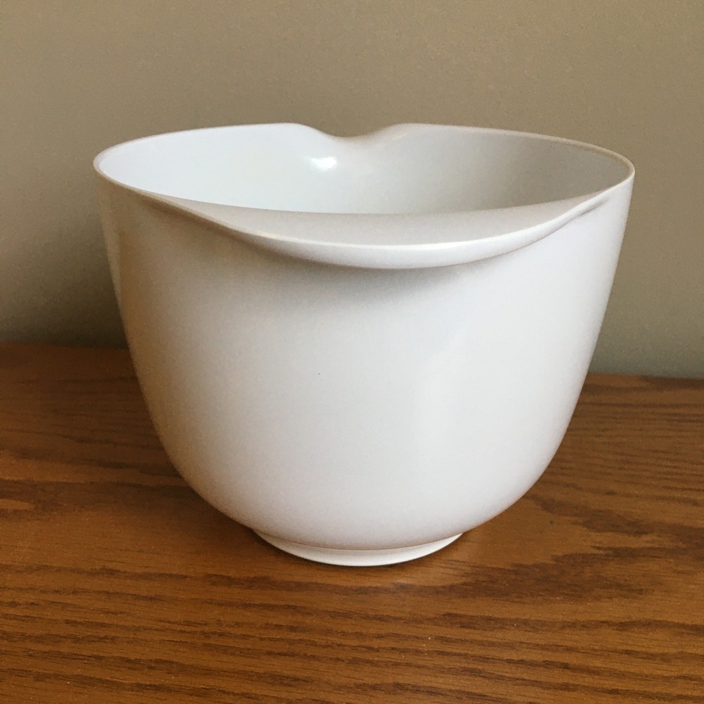 Rosti Denmark Melamine Spout Mixing Batter Bowl Nesting WHITE 1.5 L